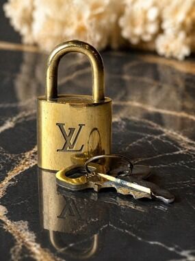 Authentic Louis Vuitton Brass Padlock & Key Set #312 • LV Gold Tone Lock
